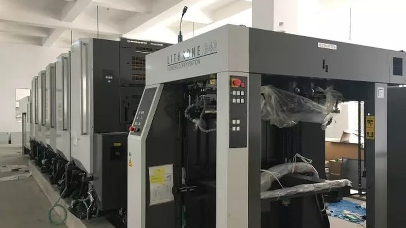在选购模切机时，应关注以下关键性能指标：