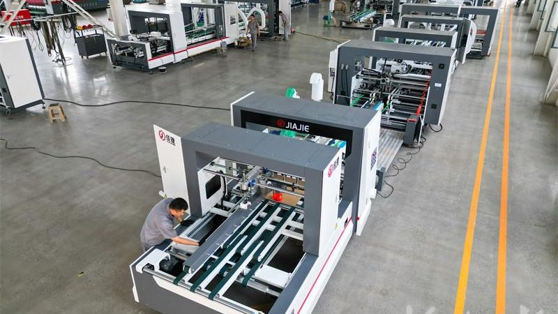 选择代理加盟的厂家实力是关键。厂家应具备以下条件：